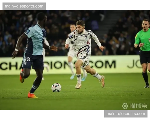 专栏观点:过度追求攻防转换速度,是否导致了法甲比赛技术细节的流失? 专栏观点:过度追求攻防转换速度,是否导致了法甲比赛技术细节的流失?